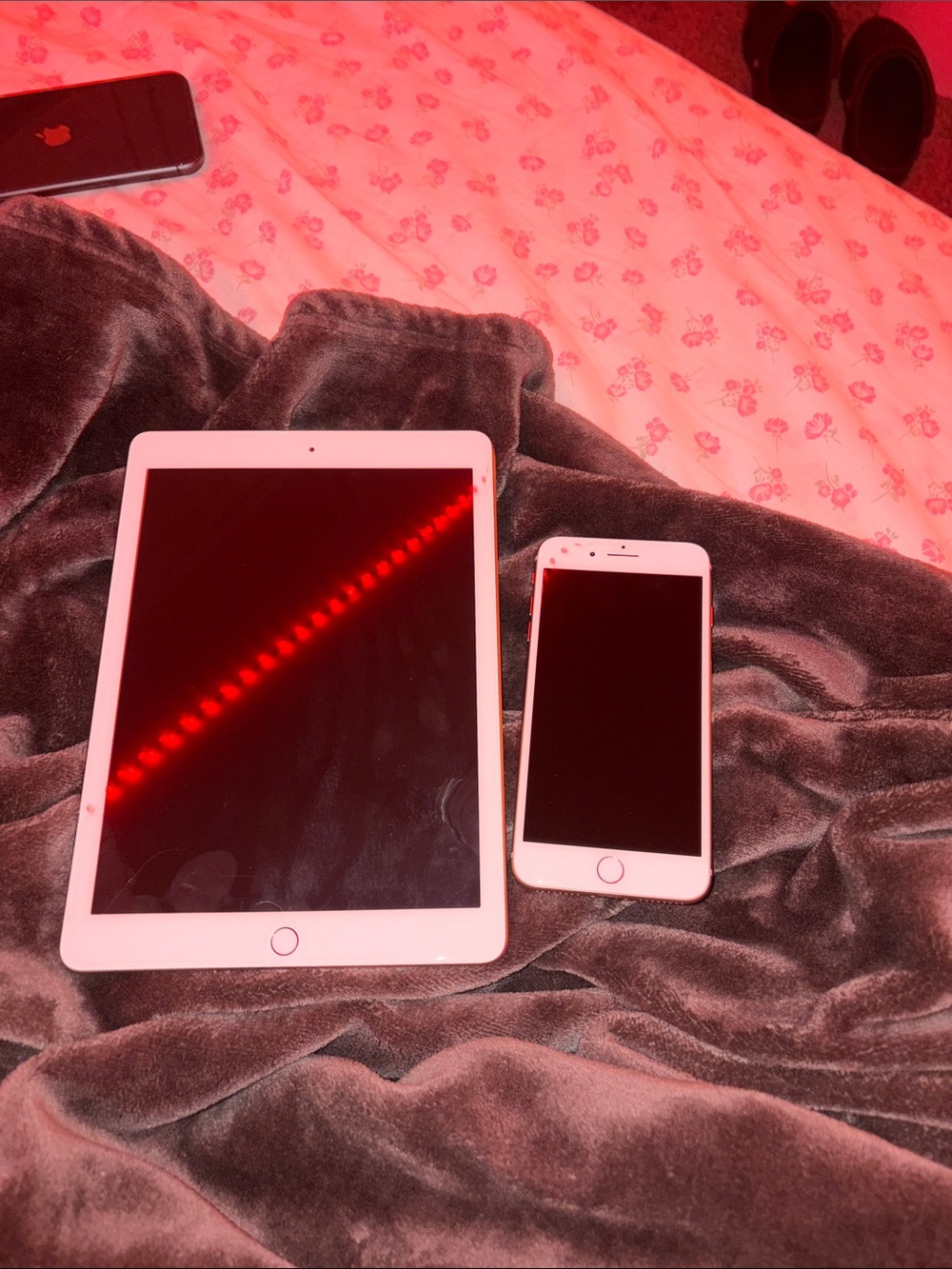 Apple iPad and iPhone in White and Black - Dual Device Set both  unlocked